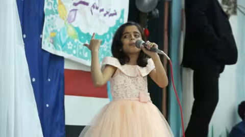 مناظرة شعرية بين الطفلة المبدعة ملاك فتحي & حسام الحطامي كلمات الشاعر طلال الدبعي