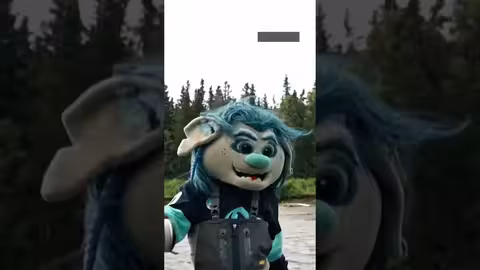 هجوم دب على لاعب هوكي خلال تصوير فيلم ترويجي