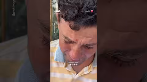 وداع أب لطفلته ضحية غارة إسرائيلية في غزة