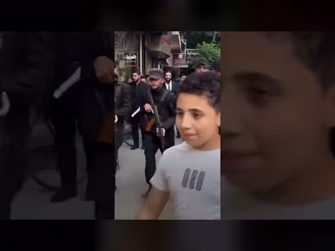 الرئيس السوري أحمد الشرع يتجول في دمشق مع وزير خارجيته