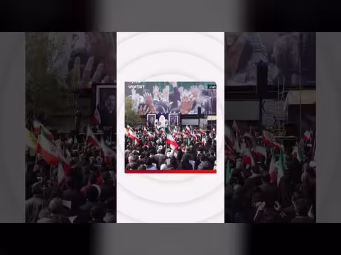 حشود كبيرة لمبايعة المرشد الإيراني الجديد