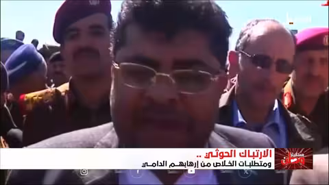 الهر المثقل بالنياشين الزائفة