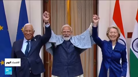 إسبانيا تسوى وضعية 500 ألف مهاجر