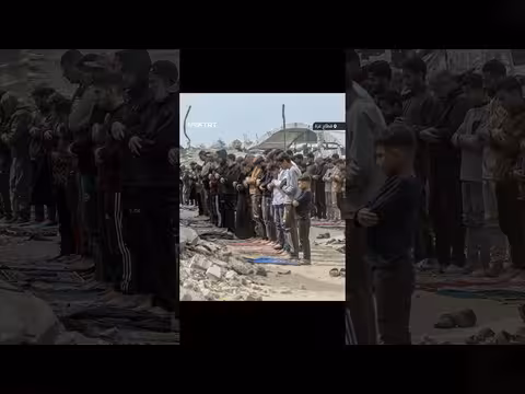 صلاة الجمعة الأخيرة في رمضان بين أنقاض مسجد فلسطيني