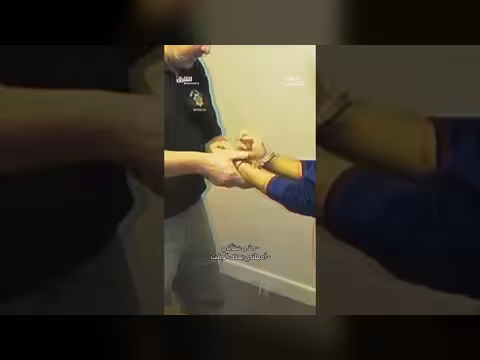 هروب جريء من النافذة: مراهق يدهش الجميع