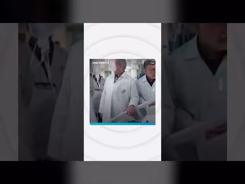 الرئيس الإيراني يزور مصابي الغارات في طهران