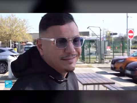 سائقون فرنسيون يعتمدون التطبيقات الذكية لتتبع أسعار الوقود