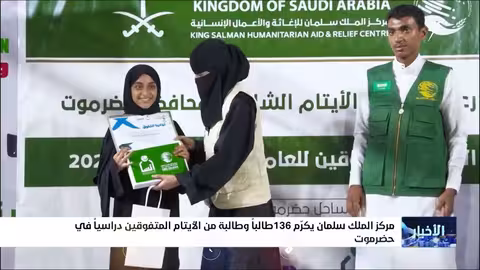 رفع علم فلسطين في مهرجان الطماطم بإسبانيا.