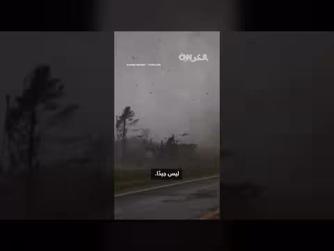 مطارد العواصف يوثّق إعصارًا يضرب منزلًا في إلينوي