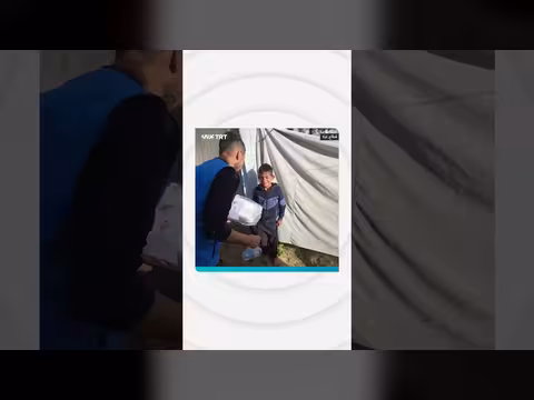 وقف الديانة التركي يوزع وجبات إفطار على المحتاجين