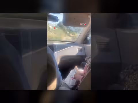 مستوطنون يهاجمون مركبة فلسطينية غرب رام الله