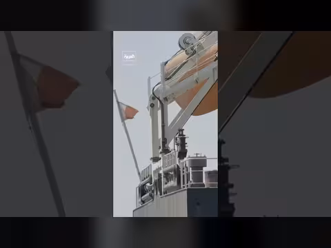 سفنا عالقة بمياه الخليج العربي بعد إغلاق مضيق هرمز