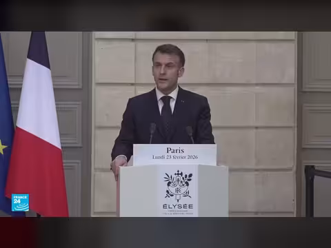 ماكرون يدعو لتشديد العقوبات على روسيا وحظر صادرات النفط