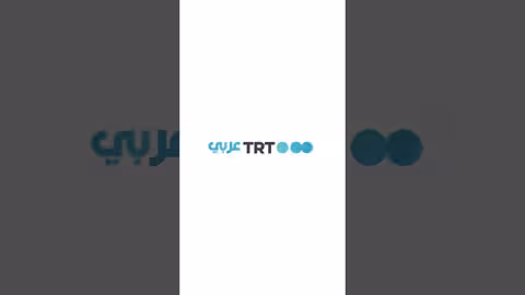 طلاب في كلية الحقوق بجامعة نيويورك يرفعون علم فلسطين ولافتات داعمة لغزة خلال حفل تخرجهم