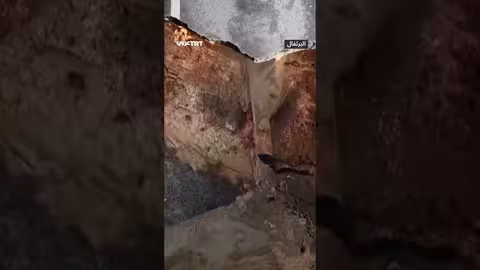 انهيار طريق سريع بسبب الأمطار