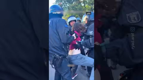 الشرطة الألمانية تعتدي على متظاهرين مؤيدين لفلسطين في برلين