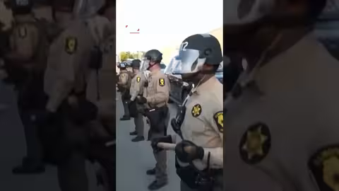 FBI تفتح تحقيقًا في مجموعات دردشة على سيغنال بمينيسوتا