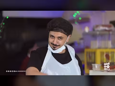 رغد المالكي وأصيل حزام في تحدي بيع الشبس