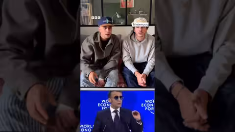 ماكرون يثير ترند فورشور على السوشيال ميديا