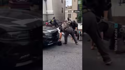 مواجهة كلامية بين مدنيين وقوات أمنية في مدينة مجهولة