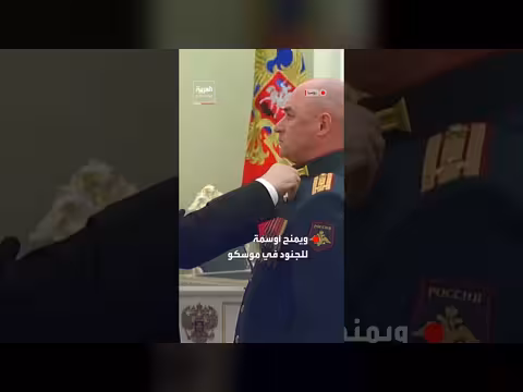 بوتين يضع إكليل زهور ويمنح أوسمة بمناسبة يوم المدافع عن الوطن