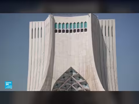 ترامب يهدد إيران بالدمار إذا لم تتفق