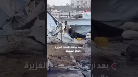 طفلة ترتجف من البرد وسط أوضاع إنسانية صعبة