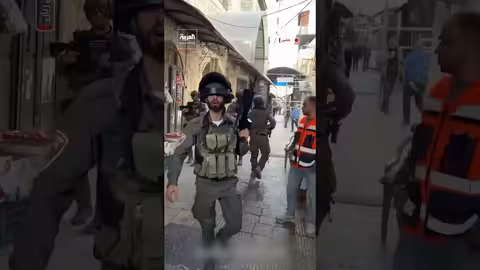 جنود إسرائيليون يعتدون على صحفيين في نابلس