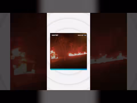 ألسنة لهب تشتعل على طول طريق كوهسار في طهران