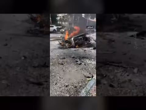 صاروخ إيراني عنقودي يضرب تل أبيب