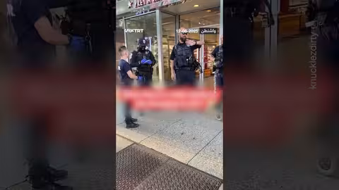 اعتقال رجل مشرد مبتور الأطراف