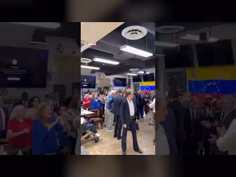 ترمب يزور مطعم في فلوريدا وسط استقبال حار