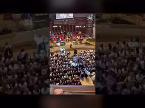 طلاب جامعة إدنبرة ينسحبون من حفل التخرج احتجاجاً على استثمارات جامعتهم