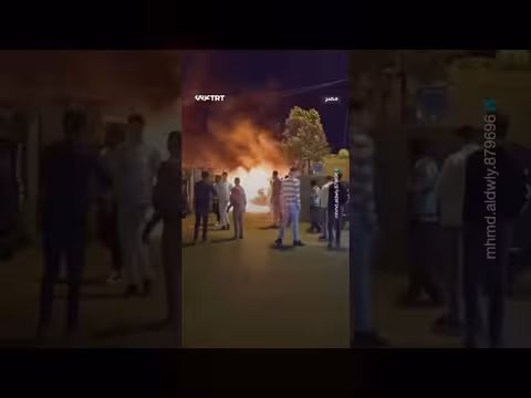حريق ضخم في مخزن عربات توكتوك بمصر