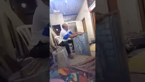 فنان فلسطيني يحول لوحاته إلى طعام لعائلته في غزة