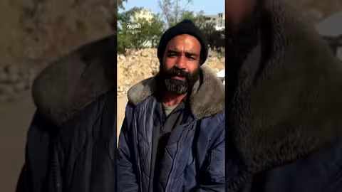 كرفانات محاطة بأسلاك شائكة ومعبر رفح