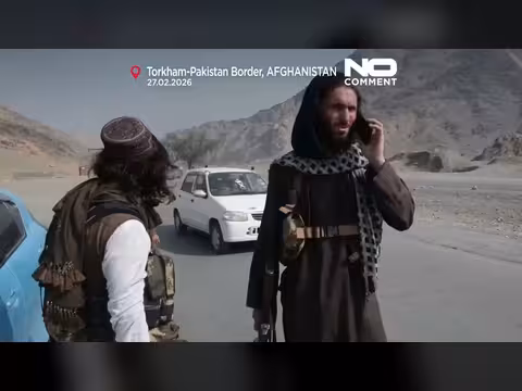 اشتباكات حدودية وغارات جوية بين باكستان وأفغانستان