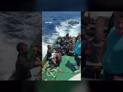صيادون أتراك ينقذون مهاجرين قبالة مالطا