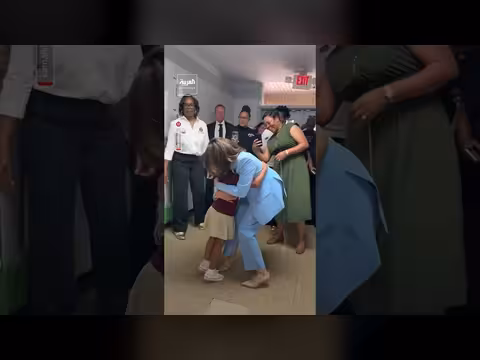 كامالا هاريس تحتفل بعيد التحرير مع الأطفال