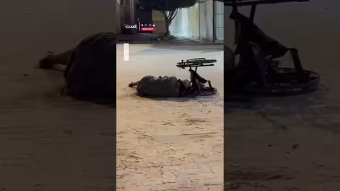 فلسطيني مسن بلا مأوى في غزة بعد القصف