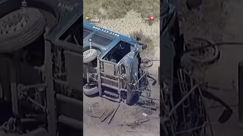 انقلاب حافلة ركاب في كاليفورنيا يسفر عن إصابة 20 شخصاً