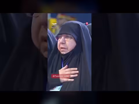 وفد من حزب الله أمام نعش خامنئي