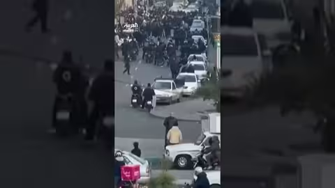 الحرس الثوري الإيراني يعتقل خلية متهمة بأعمال شغب