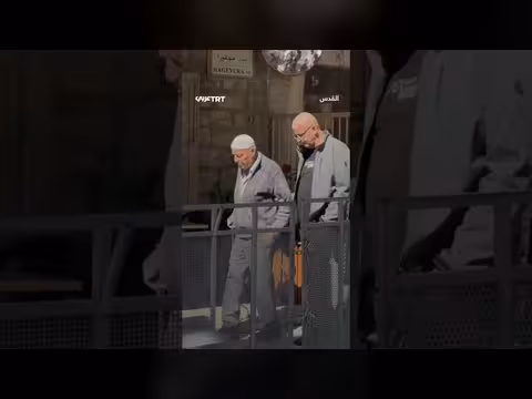 إقبال حاشد على صلاة الجمعة الأولى في الأقصى بعد الإغلاق