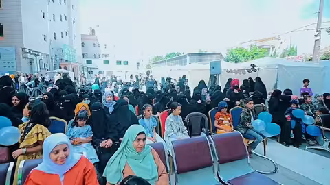 ماريا قحطان في افتتاح معمل الخياطة بمركز السرطان