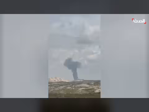 تصاعد أعمدة الدخان بعد استهداف في مشهد الإيرانية