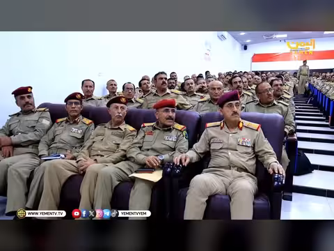 وزير الدفاع يتفقد كلية القيادة والأركان بمأرب