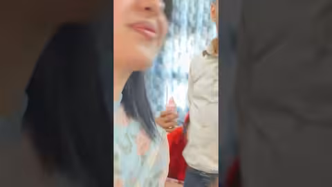 كبيره في السن في دار العجزه طلبت مني اغني لها اغنية يوم الأحد.