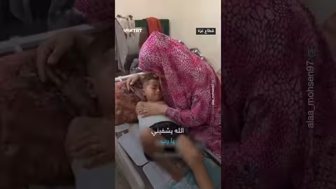 طفل فلسطيني يشكو أوجاعه بعد إصابته في غزة