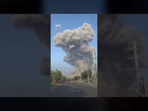 قصف إسرائيلي أمريكي لطهران: مشاهد أولى لسحابة دخان